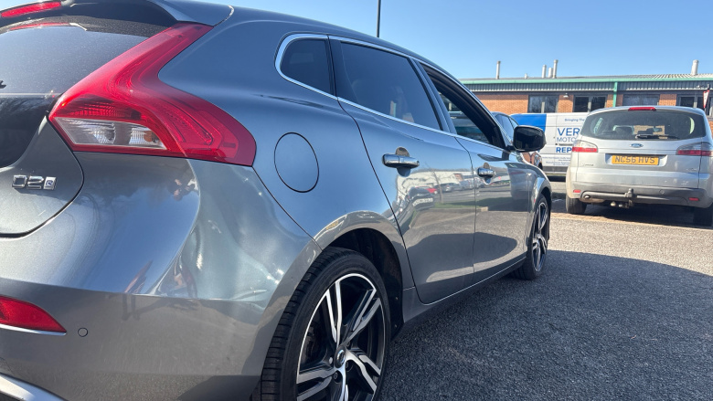 Volvo V40 D2 [122] R DESIGN Edition 5dr Diesel Hatchback